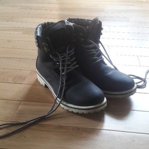 Natural Breeze Navy Boots